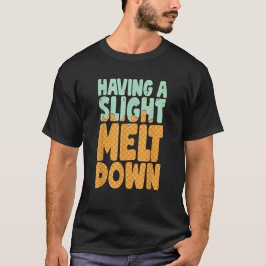 少し落ち着いたアイスおもしろいクリームオーバーを持つ Tシャツ (正面)