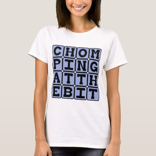 少し詰まって行きたがっている Tシャツ (正面)