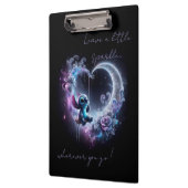 少し離れの輝きを見せる クリップボード (左)