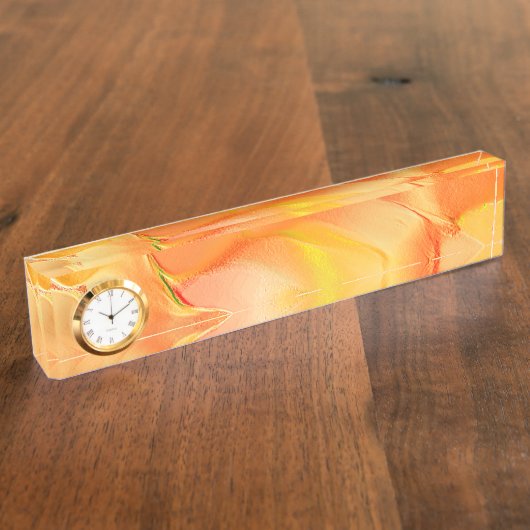 少し黄色と多くのオレンジで彫られた デスクネームプレート (側面)