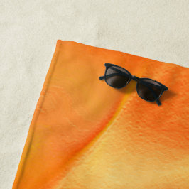 少し黄色と多くのオレンジで彫られた ビーチタオル