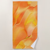 少し黄色と多くのオレンジで彫られた ビーチタオル (正面)