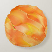 少し黄色と多くのオレンジで彫られた ラウンドクッション (正面)