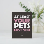 少なくともあなたのペットはあなたを愛している ポストカード (スタンド正面)