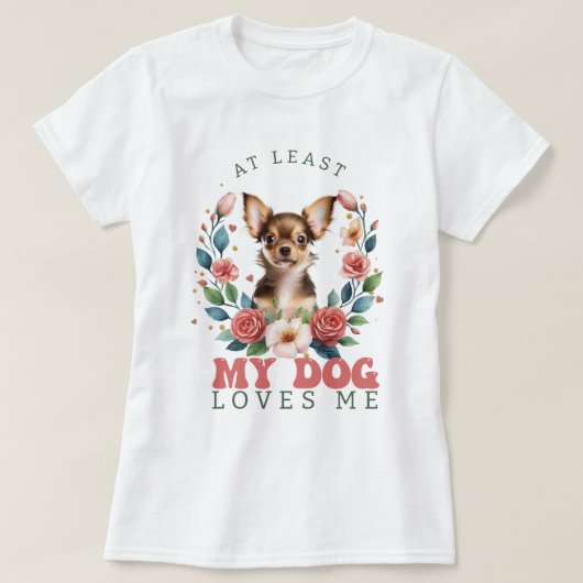 少なくともパーソナライズされた私の犬はバレンタインを愛している Tシャツ (デザイン正面)