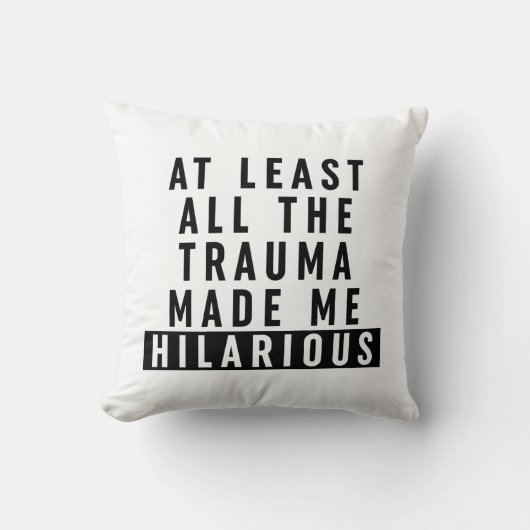 少なくとも全てのトラウマが私を苦しめた笑わされる クッション (正面)
