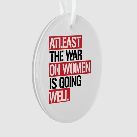 少なくとも女性戦争は順調に進んでいる オーナメント (正面)