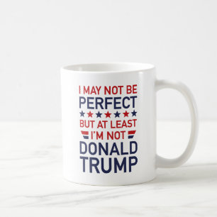 少なくとも私はドナルド・トランプではない コーヒーマグカップ