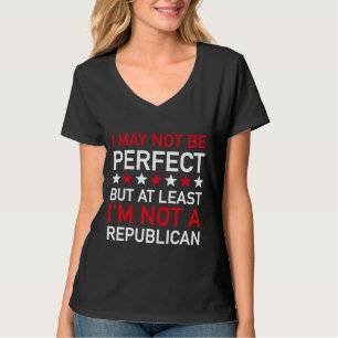 少なくとも私は共和党員ではないです Tシャツ