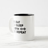 少な食べく、少ない睡眠、ジムを実行し、繰り返す ツートーンマグカップ (正面左)