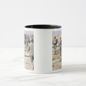 少人数の武器攻撃に応える兵士 マグカップ (中央)