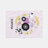 少女たちがかわいいピンクの農用動物をトラクターで子どもの名前を教える フリースブランケット (正面(横))