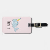 少女たちがかわいい虹のNARWHALマンガで子どもの名前を挙げる ラゲッジタグ (正面横)