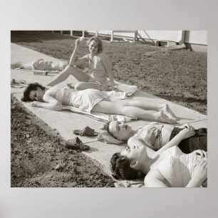 少女たちの日光浴、1943年。ヴィンテージ写真 ポスター