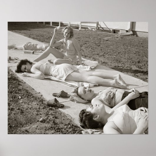 少女たちの日光浴、1943年。ヴィンテージ写真 ポスター (正面)