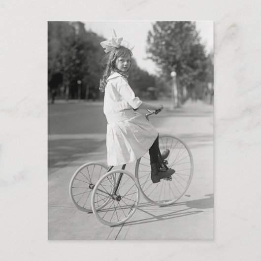 少女と三輪車、1917年 ポストカード (正面)