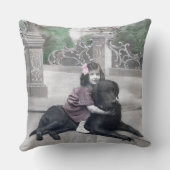 少女と愛犬 クッション (裏面)