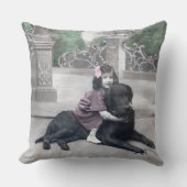 少女と愛犬 クッション (正面)