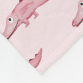 少女のかわいいピンクのサファリワニの柄と名前 フリースブランケット (角)