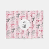 少女のピンクのサファストライプのリ動物が子どもの名前を付ける フリースブランケット (正面(横))