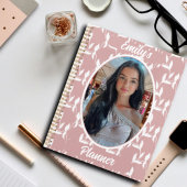 少女の写真と名前 – ピンクの葉のパターン プランナー手帳