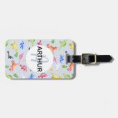 少年たちが恐竜模様を模したモノグラムで子どもを指名 ラゲッジタグ (正面横)