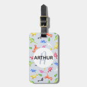 少年たちが恐竜模様を模したモノグラムで子どもを指名 ラゲッジタグ (正面縦)