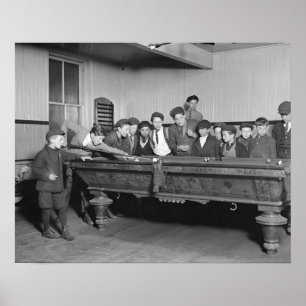 少年たちのビリヤード、1909年。ヴィンテージ写真 ポスター
