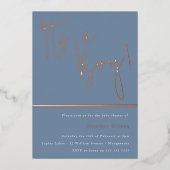 少年だ！ほこりっぽい青モダン赤ちゃんシャワーバラ金ゴールド 箔招待状 (正面)