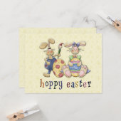 少年と女の子イースター絵画バニーのイースターエッグ カード (正面/裏面インサイチュ)