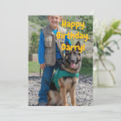 少年と彼のドイツ牧羊犬のためのカスタム誕生日グリーティング 招待状 (スタンド正面)