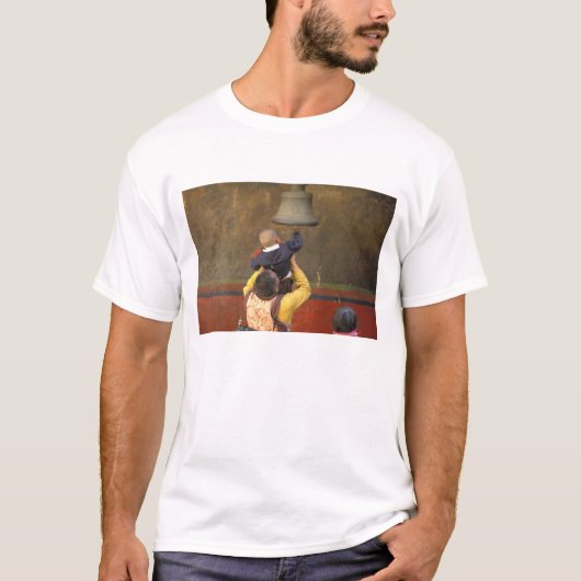 少年に鐘を鳴らさせるチベット仏教の僧侶 Tシャツ (正面)