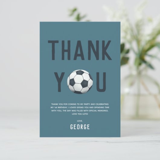 少年のかわいいサッカー スポーツ キッズ 1歳の誕生日 サンキューカード (スタンド正面)