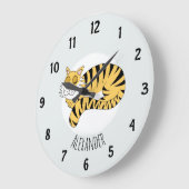少年のかわいいジャングルタイガー名前キッズ子供部屋 ラージ壁時計 (傾斜)
