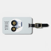 少年のかわいいブルーファームトラクターの漫画とネームキッズ ラゲッジタグ (正面横)