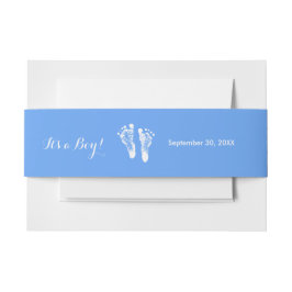 少年のかわいい青い生まれたばかりの男の赤ちゃんの足跡 招待状ベリーバンド