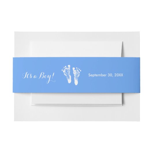 少年のかわいい青い生まれたばかりの男の赤ちゃんの足跡 招待状ベリーバンド (正面例)