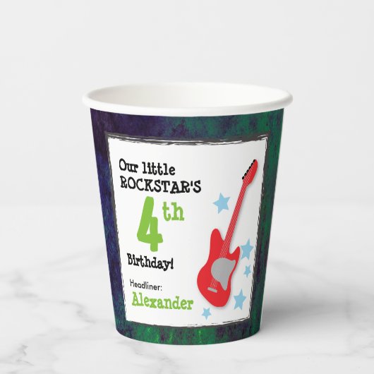 少年のロックスター誕生日とレッドギター 紙コップ (裏面)