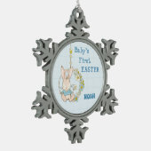 少年の最初の復活祭バニーの花のスイング スノーフレークピューターオーナメント (左)