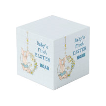 少年の最初の復活祭バニーの花のスイング