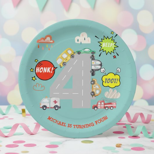 少年の誕生日にビープ車を鳴らす ペーパープレート