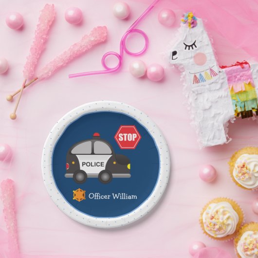少年の警察官と車のキッドブルー ペーパープレート (パーティー)