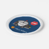 少年の警察官と車のキッドブルー ペーパープレート (アングル)