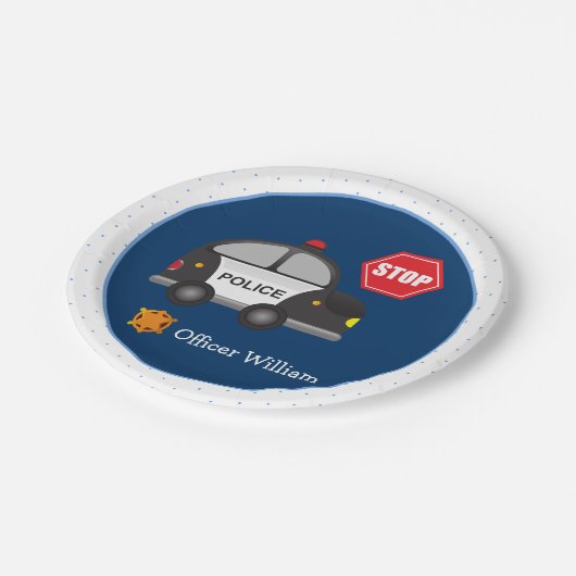 少年の警察官と車のキッドブルー ペーパープレート (アングル)