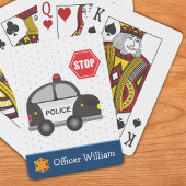 少年の警察官と車の子供 トランプ