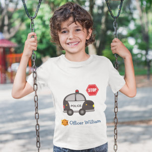 少年の警察官と車の子供 Tシャツ