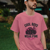 少年はピンクのシャツを着る – モンスタートラック 乳がん啓発 Tシャツ