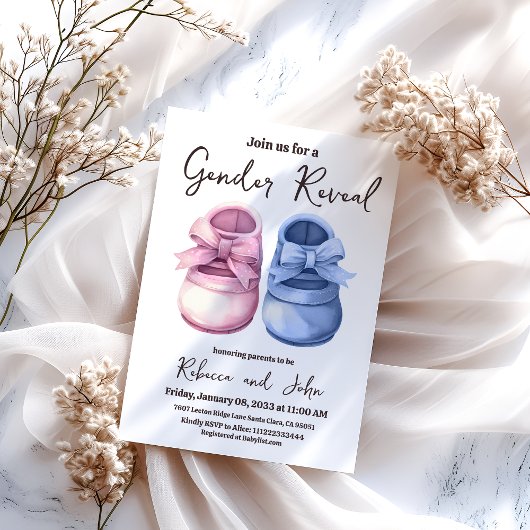 少年または少女Heまたは彼女ブルーピンクの靴のジェンダーの明かす 招待状