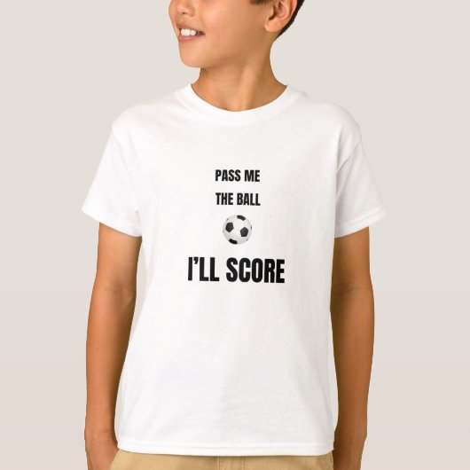 少年サッカーシャツ - ボールをパスして Tシャツ (正面)