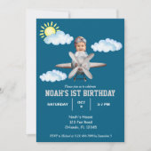 少年パイロット、飛行機 & 雲、写真 ファースト バースデー 招待状 (正面)